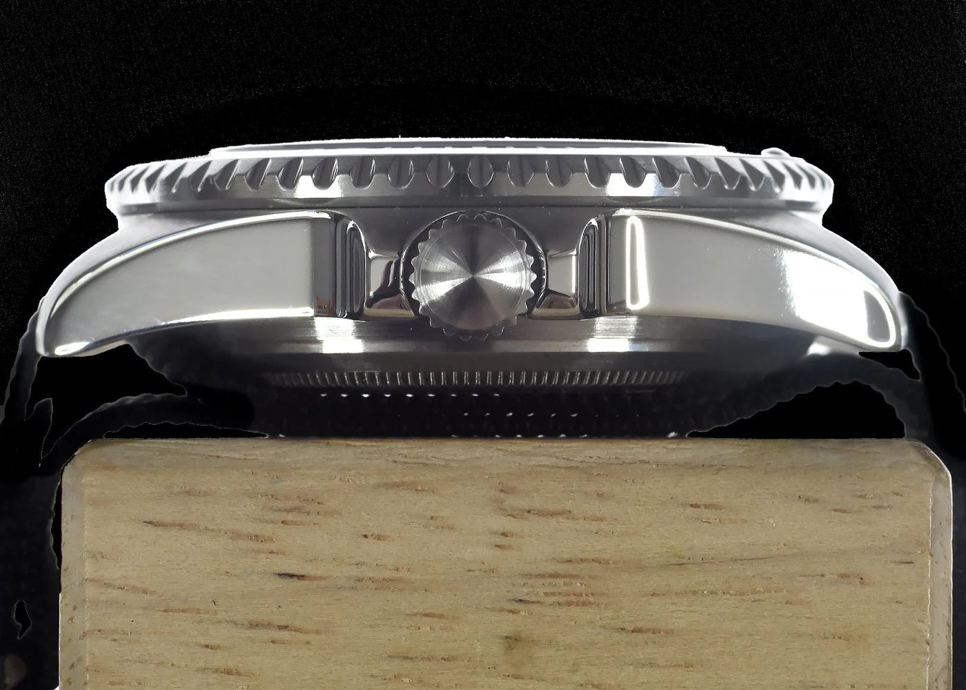 MWC 24 JEWEL DIVERS WATCH - BLACK